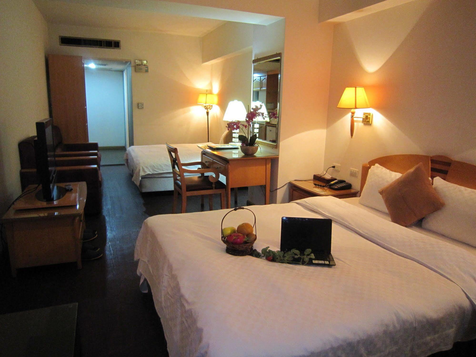 Berkeley Business Hotel Zhongzheng Cidade de Hsinchu Exterior foto