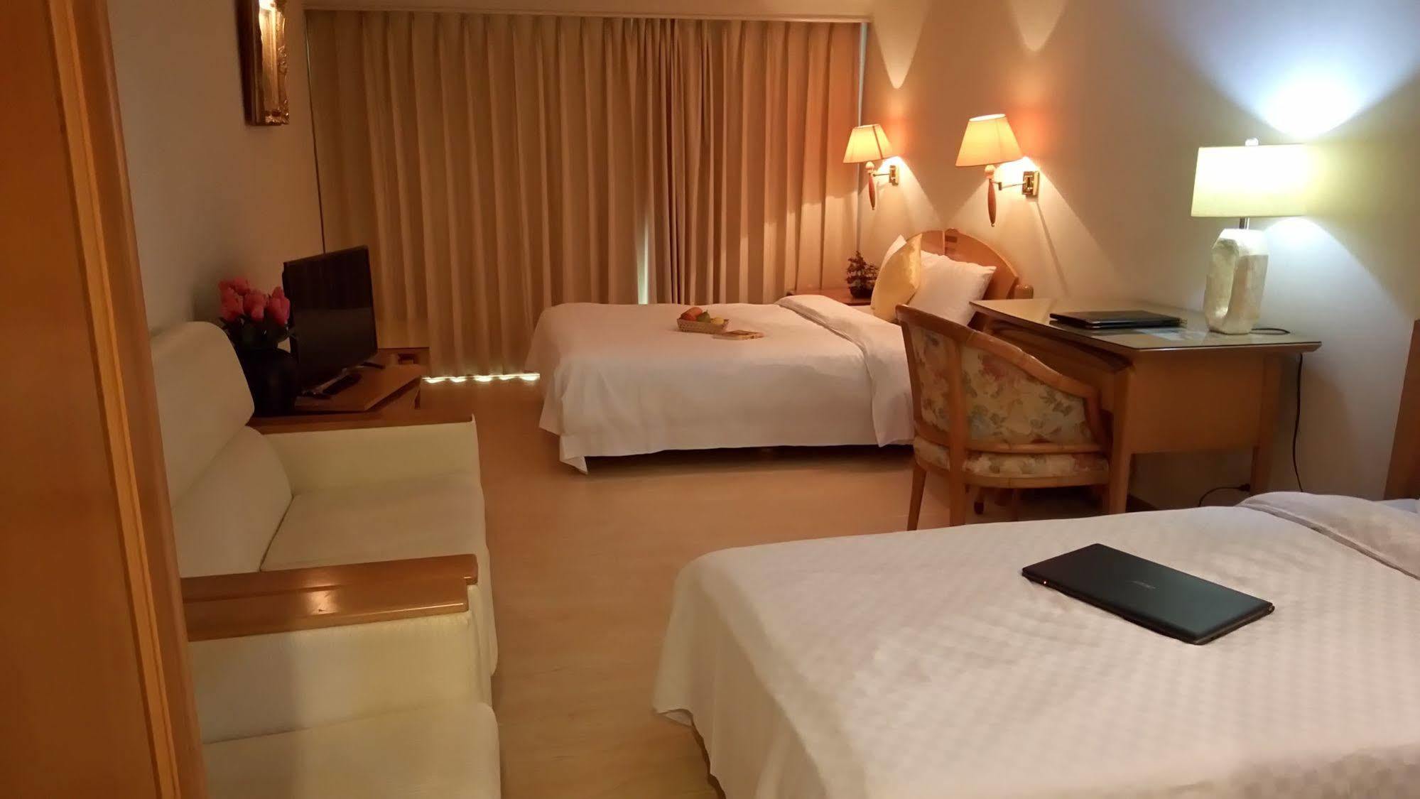 Berkeley Business Hotel Zhongzheng Cidade de Hsinchu Exterior foto