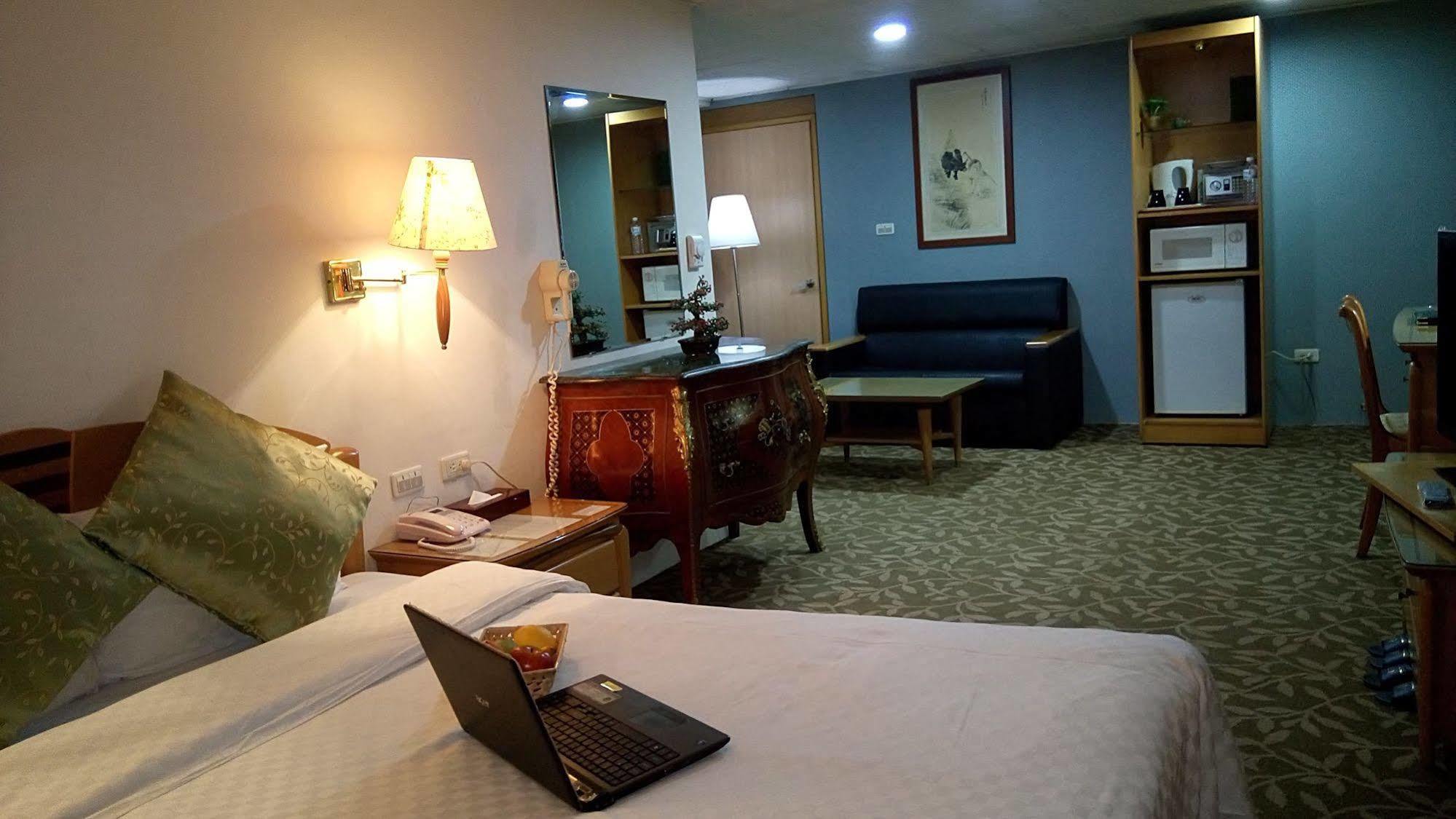 Berkeley Business Hotel Zhongzheng Cidade de Hsinchu Exterior foto