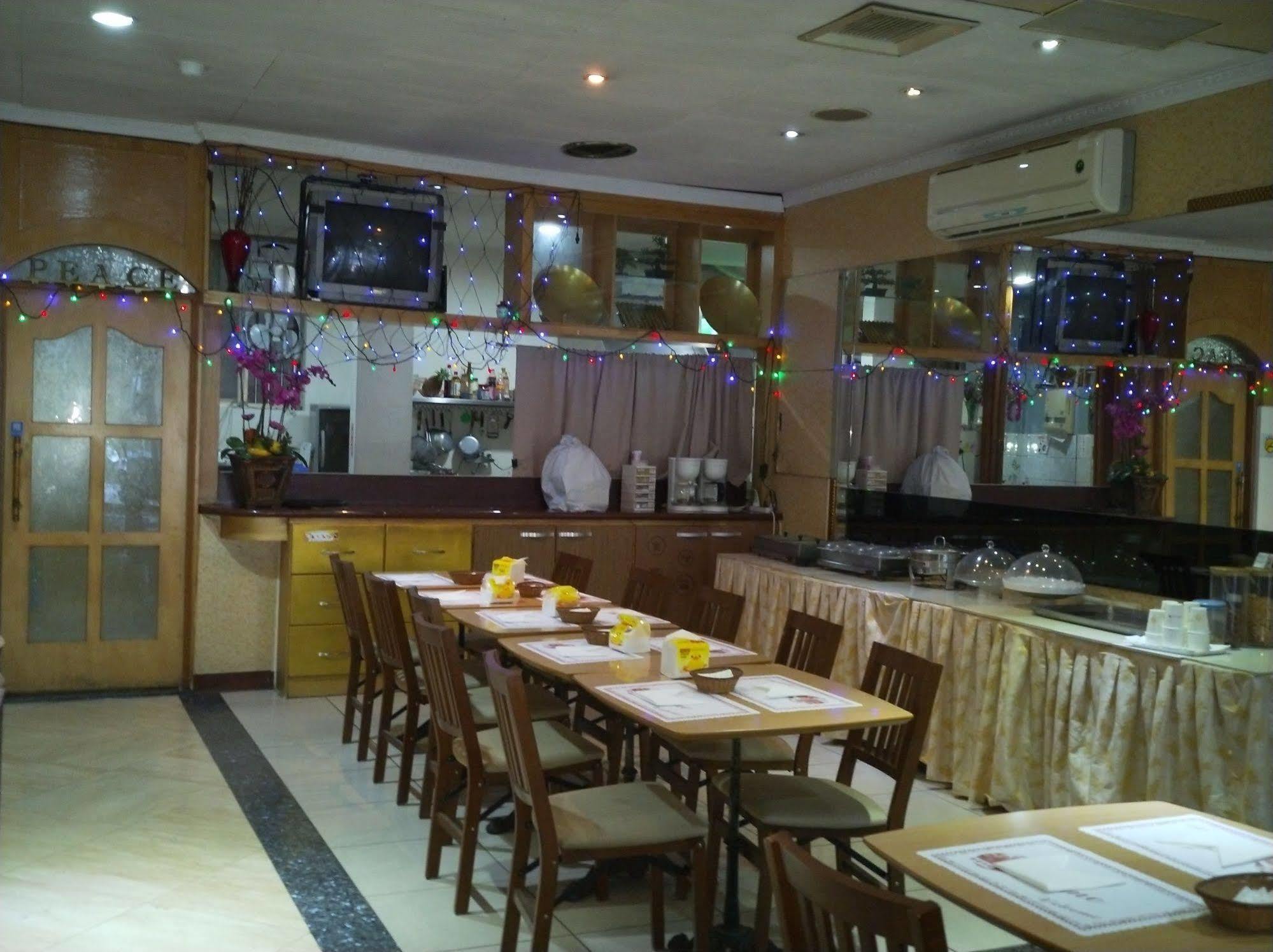 Berkeley Business Hotel Zhongzheng Cidade de Hsinchu Exterior foto