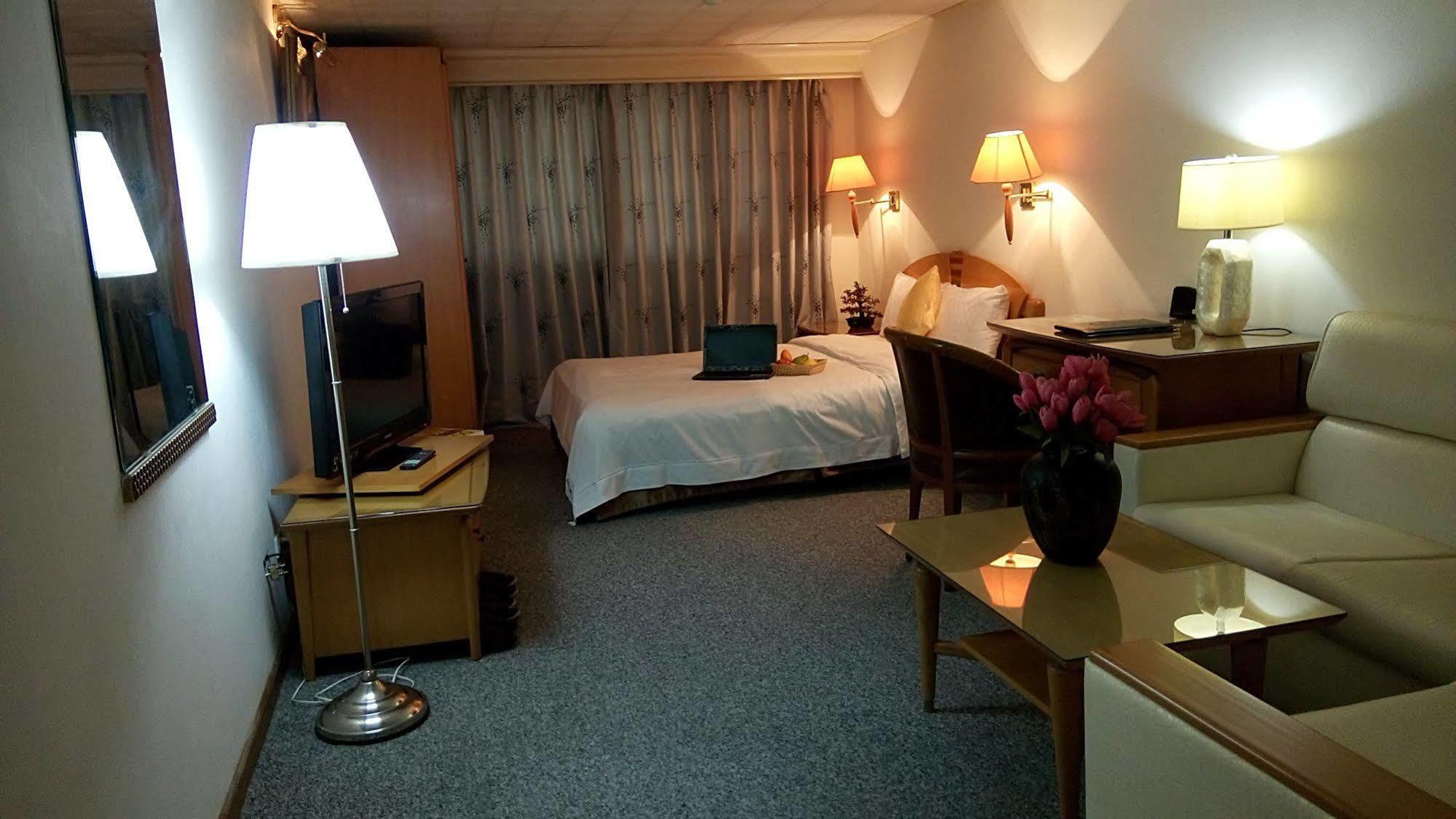Berkeley Business Hotel Zhongzheng Cidade de Hsinchu Exterior foto