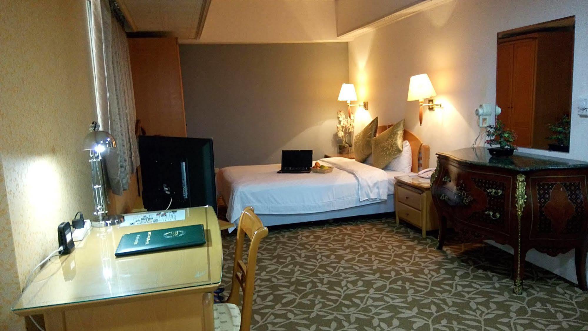 Berkeley Business Hotel Zhongzheng Cidade de Hsinchu Exterior foto