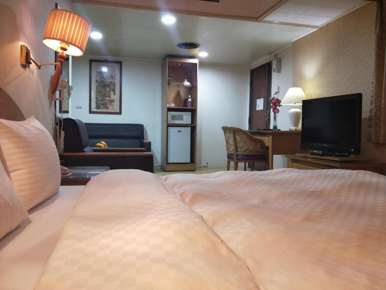 Berkeley Business Hotel Zhongzheng Cidade de Hsinchu Exterior foto